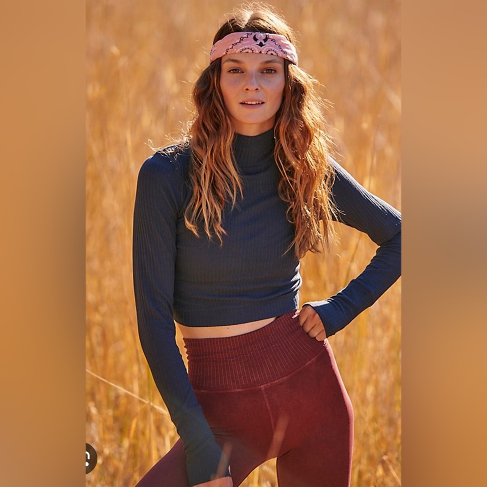 Free People Can’t handle this long-sleeve crop 
Size L